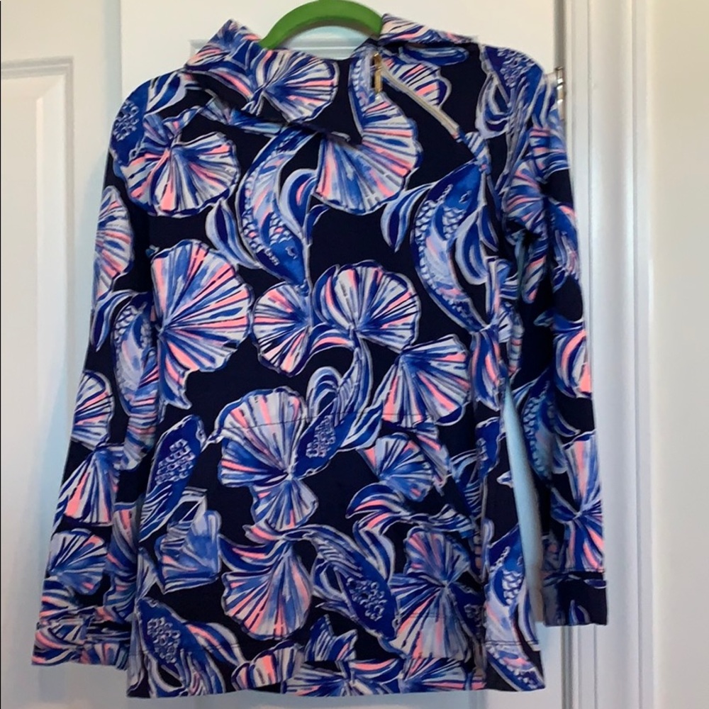 Small Lilly Pulitzer popover.